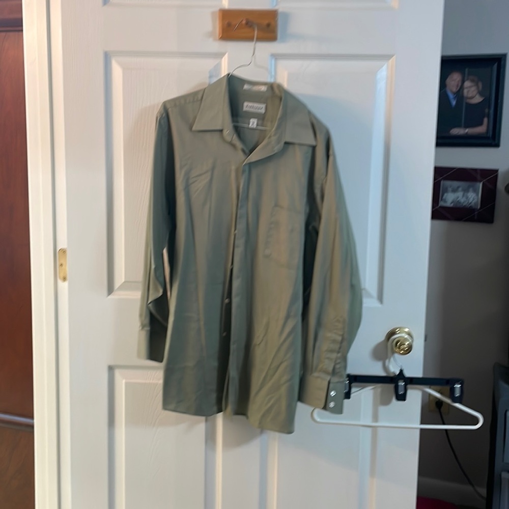 Men’s long sleeve dress shirt, Van Heusen, wrinkle free, size: 16.5 (32/33)